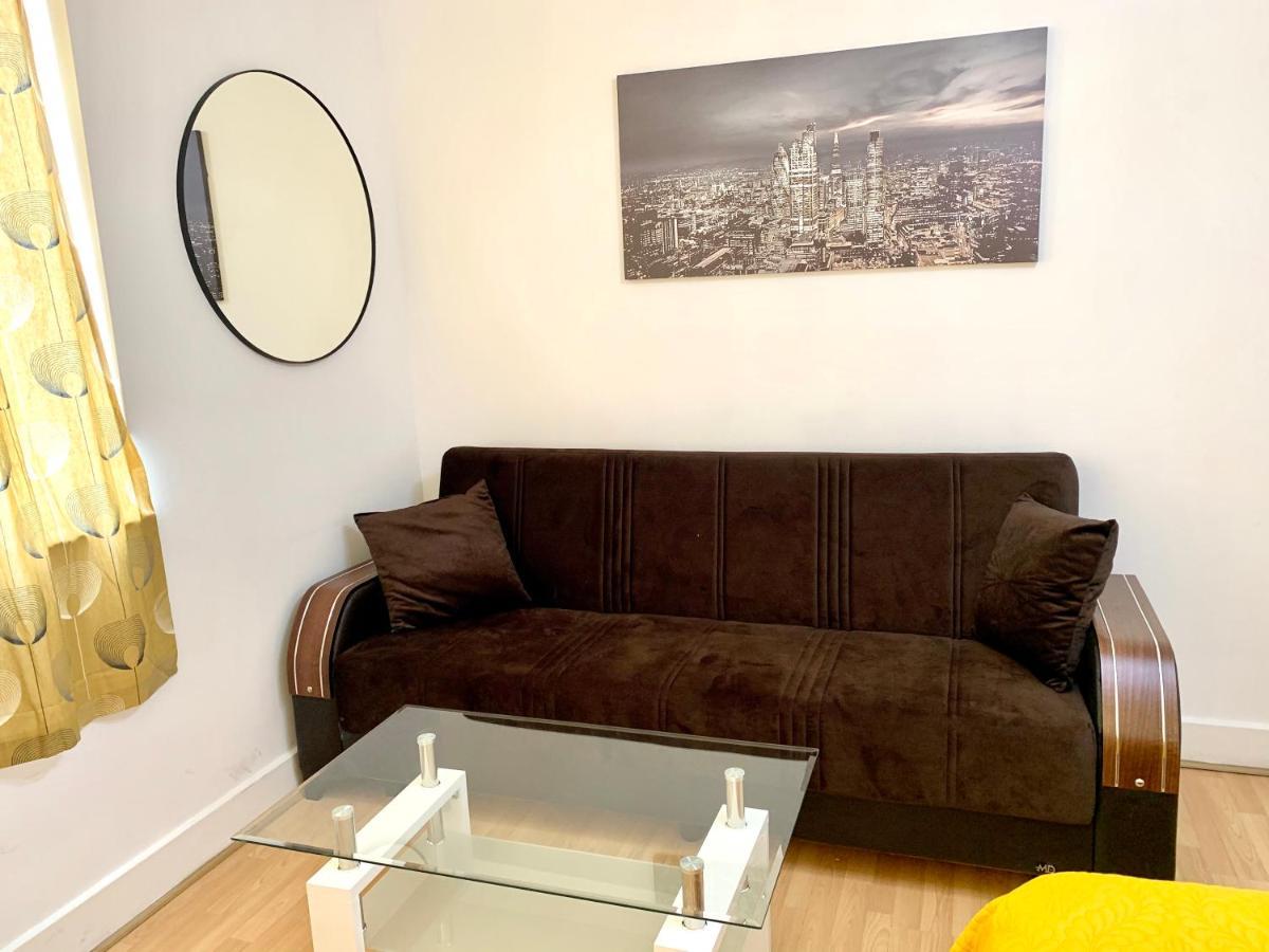 Central London 2 Bedrooms, Seperate Recption, Full Kitchen, Free Parking Ngoại thất bức ảnh
