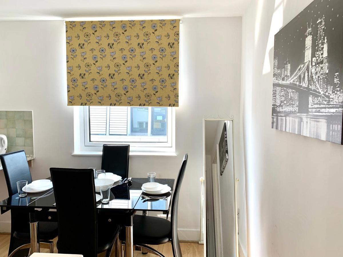 Central London 2 Bedrooms, Seperate Recption, Full Kitchen, Free Parking Ngoại thất bức ảnh